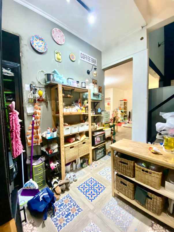 dijual rumah jl banjarsari antapani