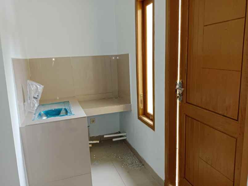 dijual rumah jl buwek raya