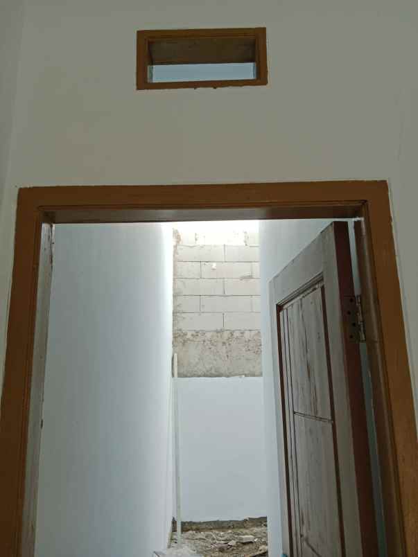 dijual rumah jl buwek raya