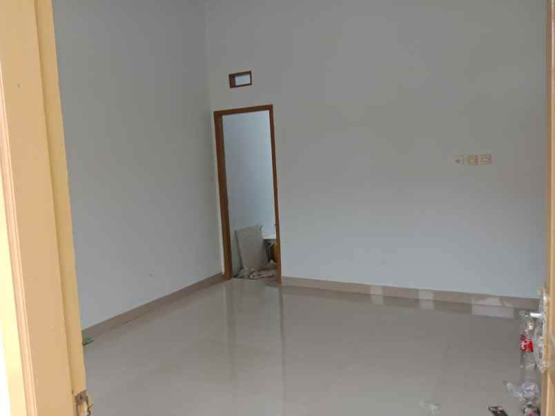 dijual rumah jl buwek raya