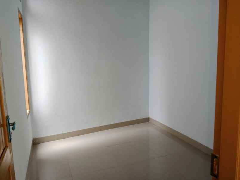 dijual rumah jl buwek raya