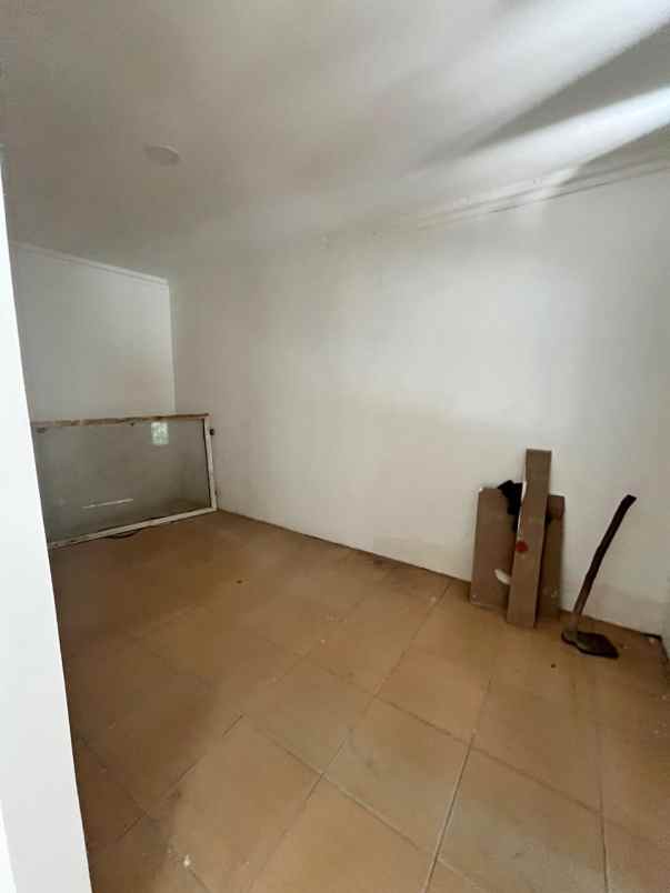 dijual rumah jl cipta karya ujung