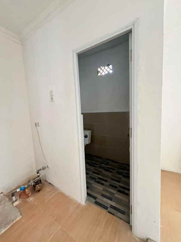 dijual rumah jl cipta karya ujung