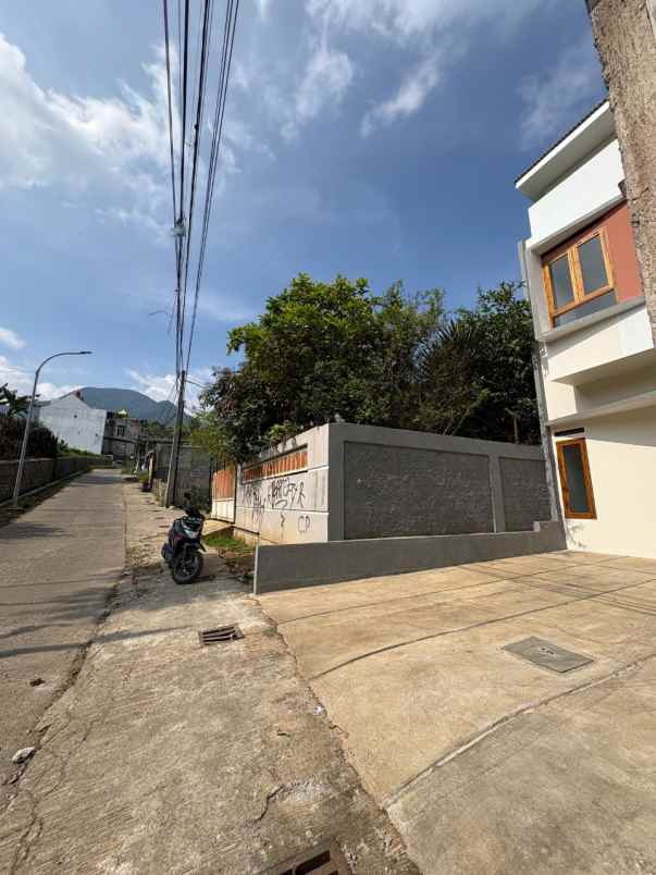 dijual rumah jl ciwaru cisurupan kota
