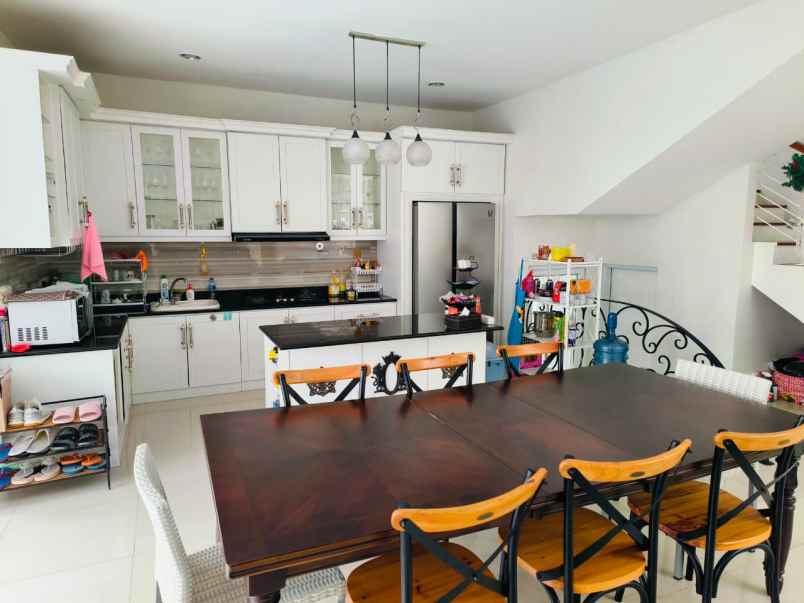 dijual rumah jl jasmine kertamaya