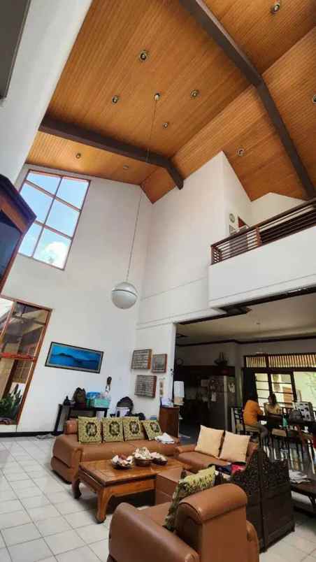 dijual rumah jl kendang sari