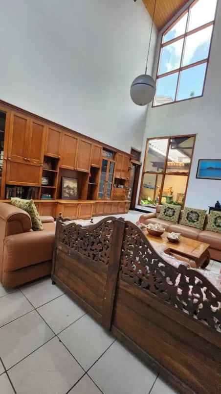 dijual rumah jl kendang sari