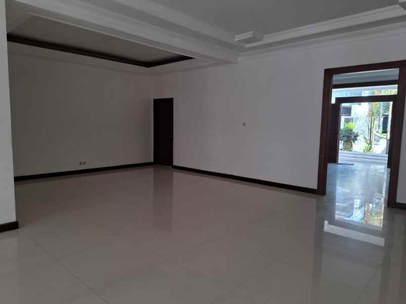 dijual rumah jl kertajaya indah manyar