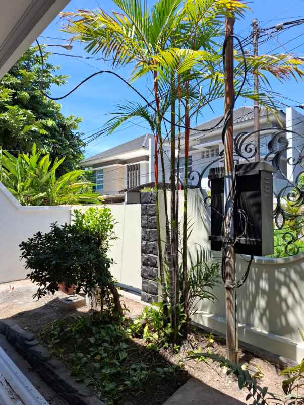 dijual rumah jl kertajaya indah manyar