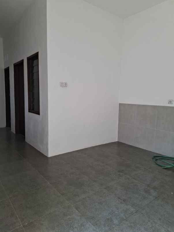 dijual rumah jl kertajaya indah manyar