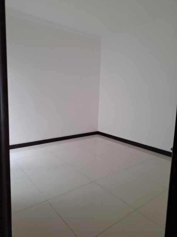 dijual rumah jl kertajaya indah manyar