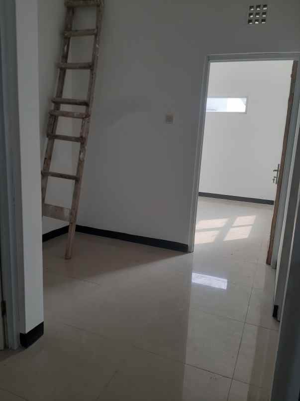 dijual rumah jl melati raya