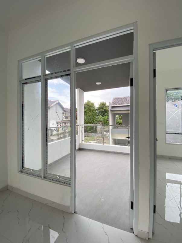 dijual rumah jl rawa bambon