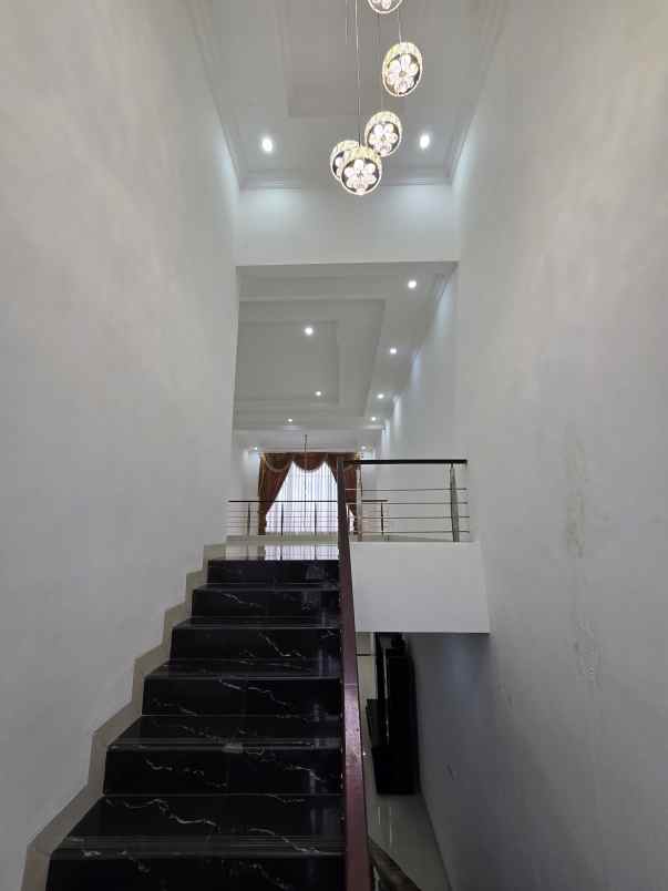 dijual rumah jl raya komplek duren