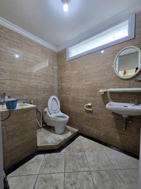 dijual rumah jl raya komplek duren