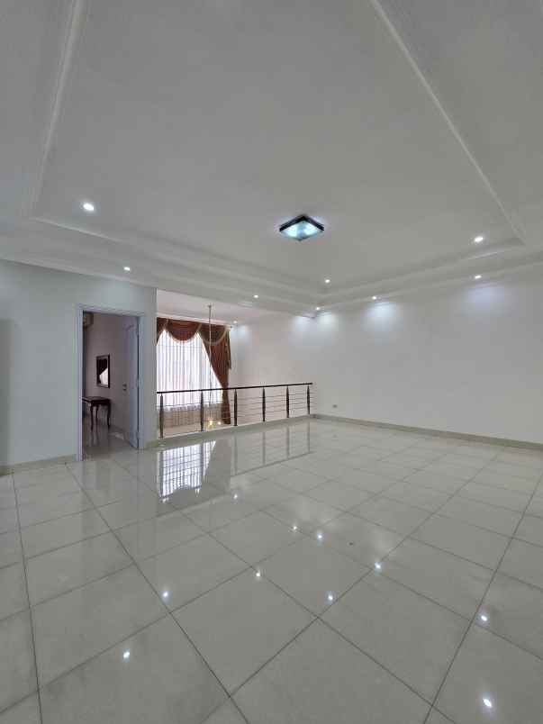 dijual rumah jl raya komplek duren