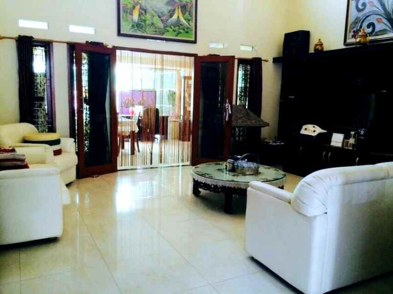dijual rumah jl raya padalarang