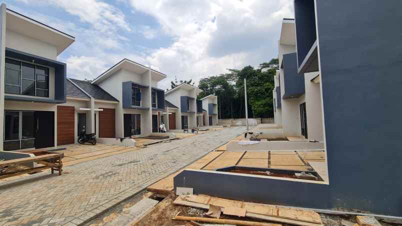 dijual rumah jl raya simpang tiga buni