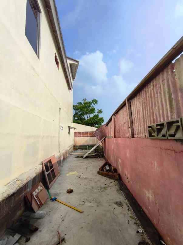 dijual rumah jl surya lestari