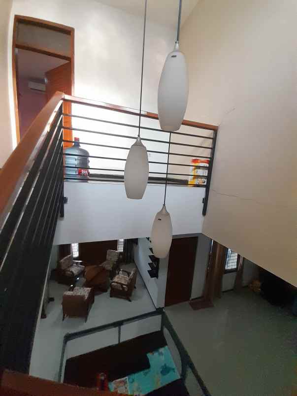 dijual rumah jl venus margahayu raya