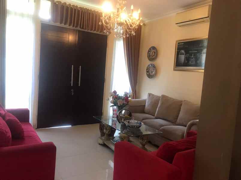 dijual rumah jl wisata utama ciangsana