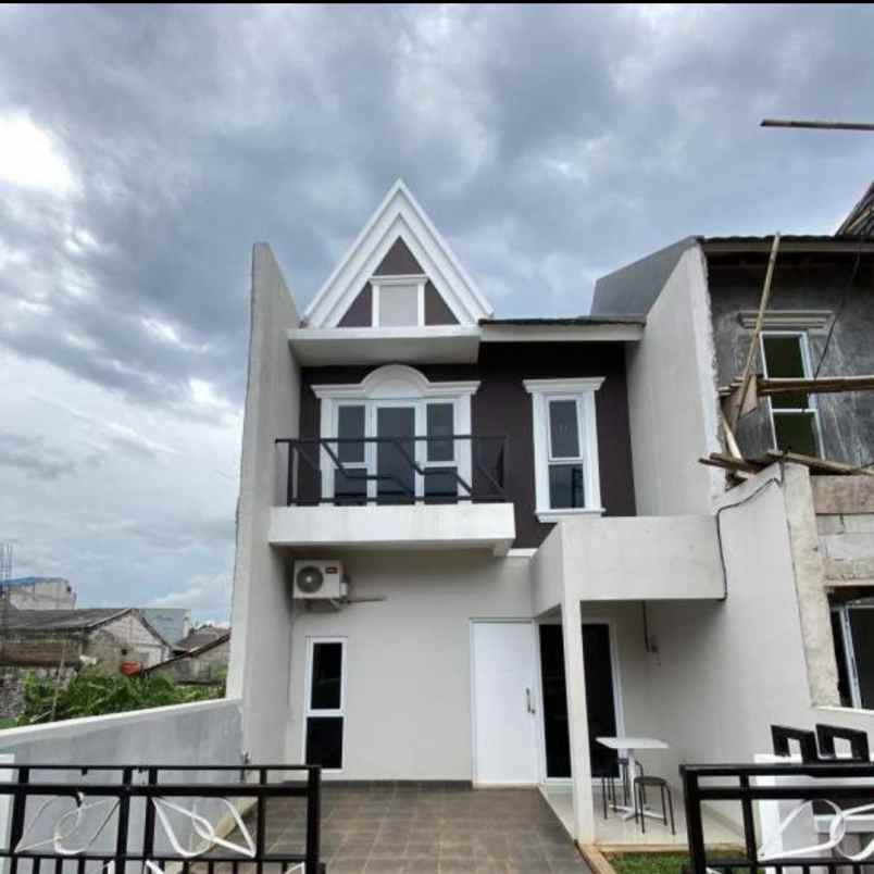 dijual rumah jln cahaya titis tanah baru