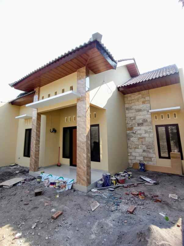 dijual rumah kadisoka