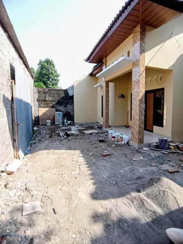 dijual rumah kadisoka