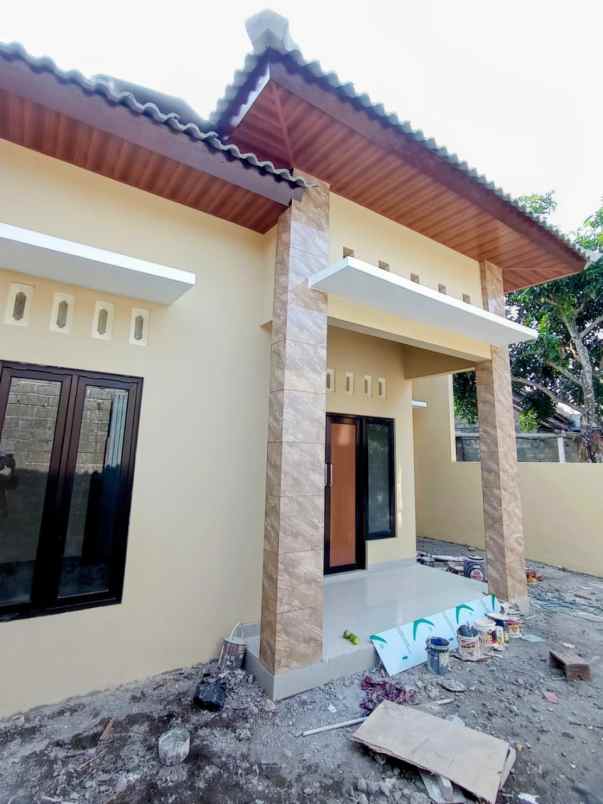 dijual rumah kadisoka