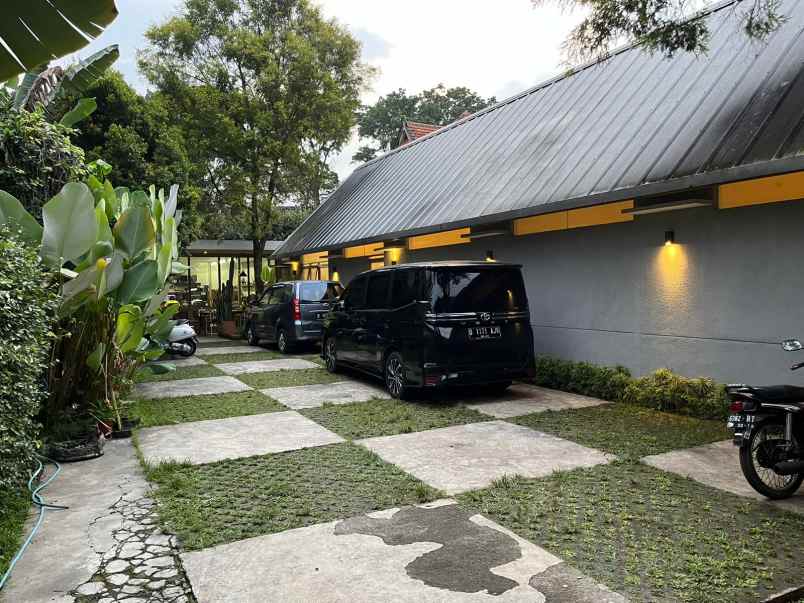 dijual rumah kantor di jalan dipatiukur dago bandung