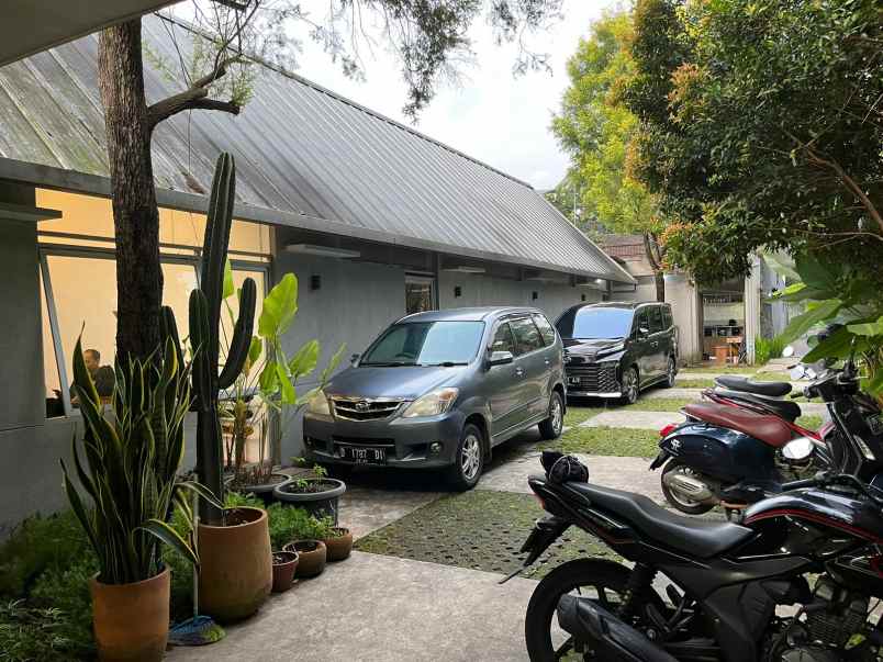 dijual rumah kantor di jalan dipatiukur dago bandung