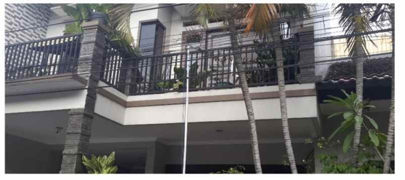 dijual rumah kayu putih