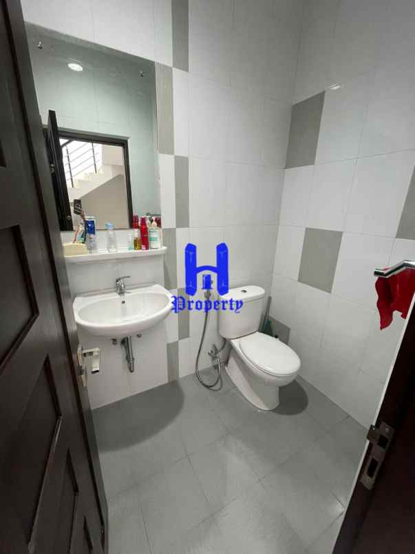 dijual rumah komplek cemara asri jalan