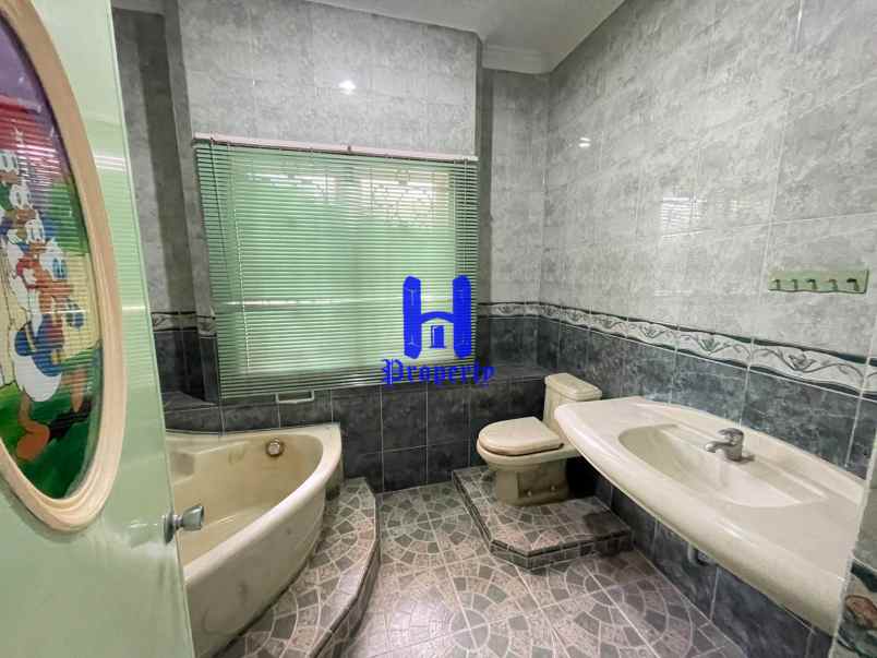 dijual rumah komplek cemara hijau jalan