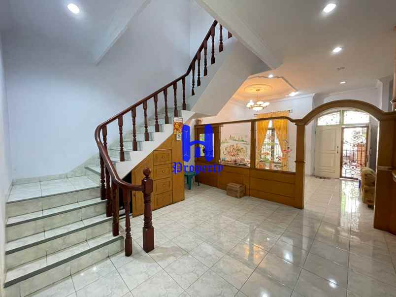 dijual rumah komplek cemara hijau jalan