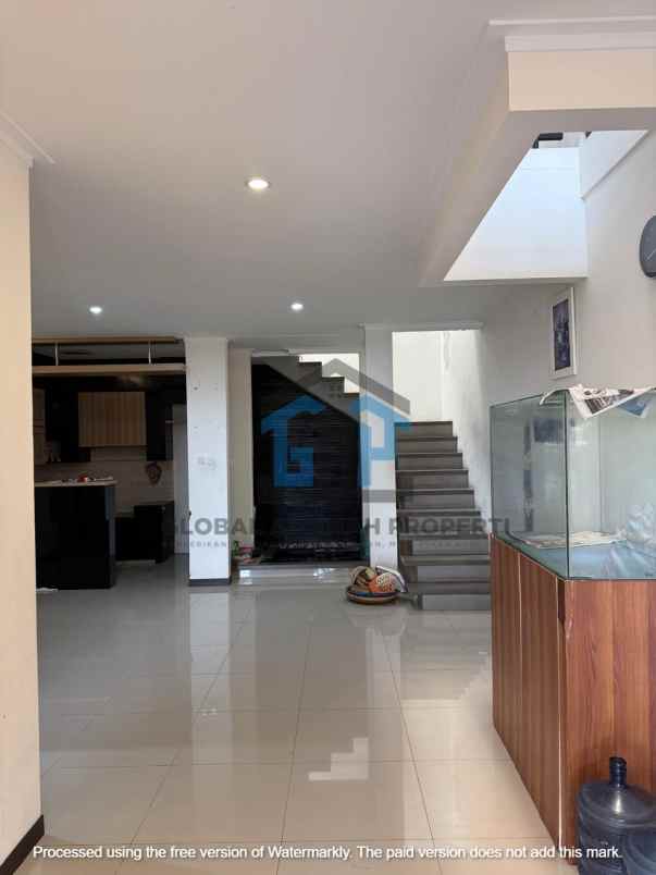 dijual rumah komplek cihanjuang