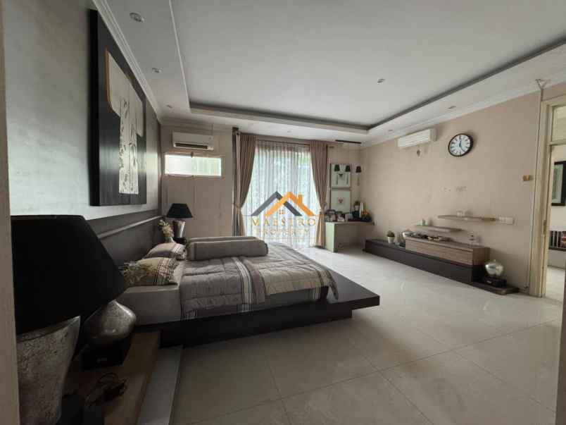 dijual rumah komplek citraland gama