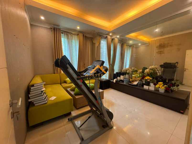 dijual rumah komplek citraland gama