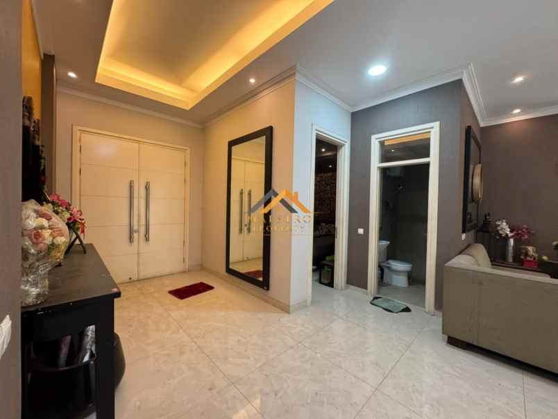 dijual rumah komplek citraland gama