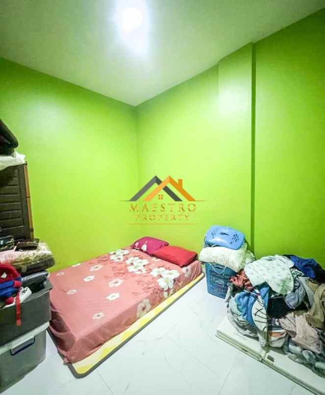 dijual rumah komplek givency one jalan