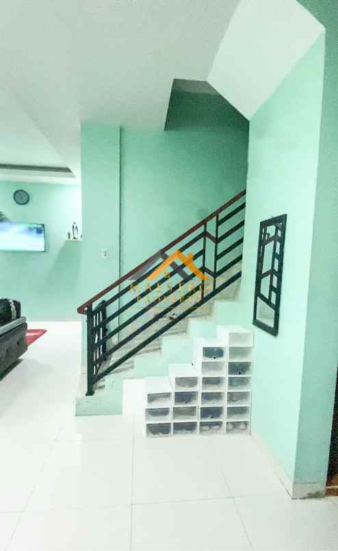 dijual rumah komplek givency one jalan