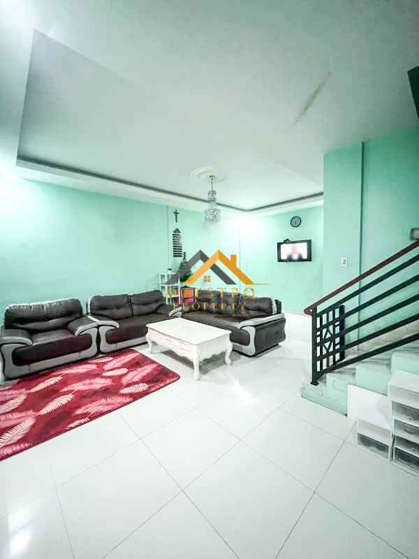 dijual rumah komplek givency one jalan