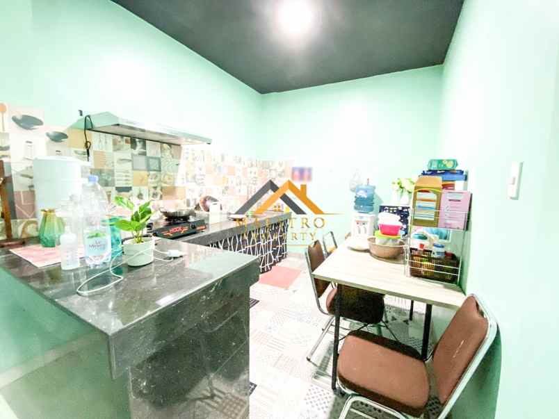 dijual rumah komplek givency one jalan