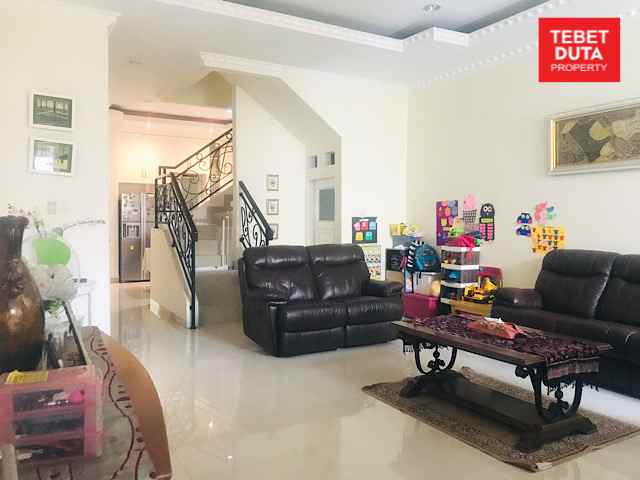 dijual rumah komplek gudang peluru