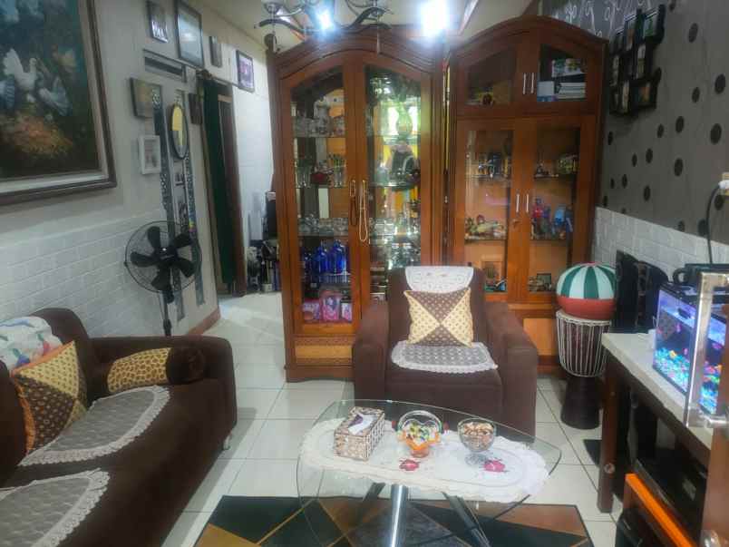dijual rumah komplek kiara asri