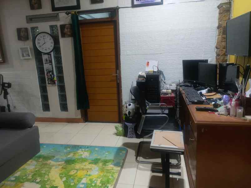 dijual rumah komplek kiara asri