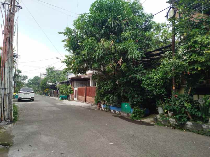 dijual rumah komplek kiara asri