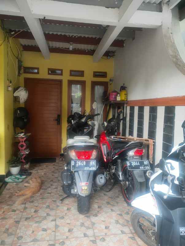 dijual rumah komplek kiara asri