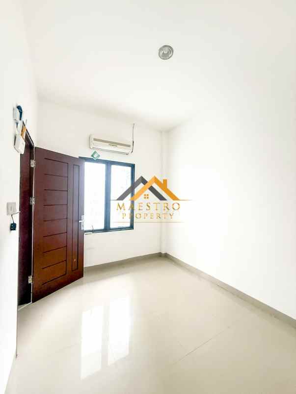 dijual rumah komplek mayfair residence