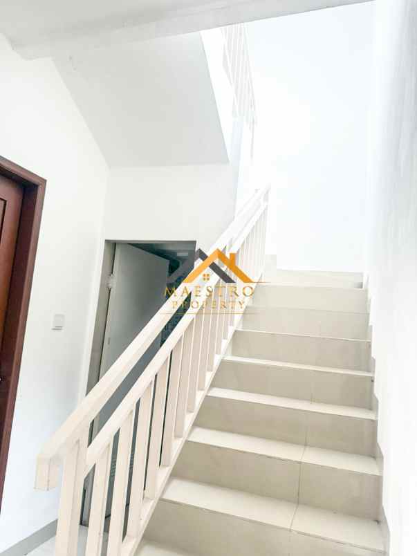 dijual rumah komplek mayfair residence